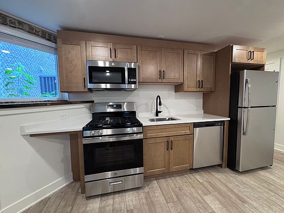 5th image of 3023 W Ainslie St #G