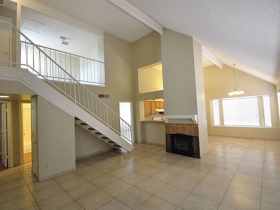 2nd image of 2122 W Beaubien Dr