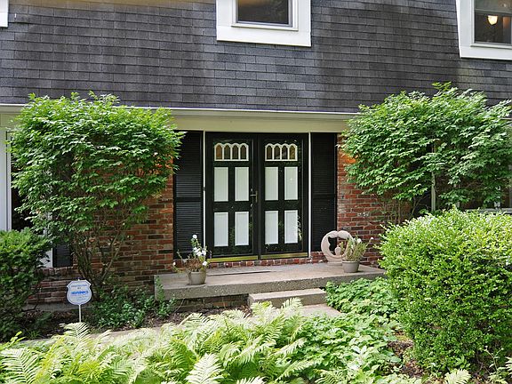 2nd image of 105 Kenwood Cir