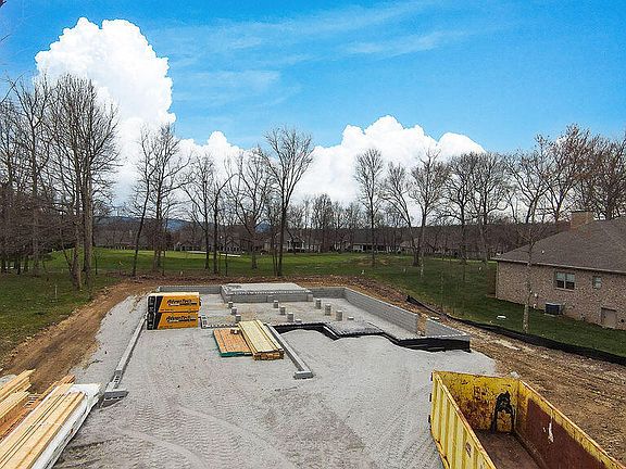 2nd image of 116 Stonewood Dr