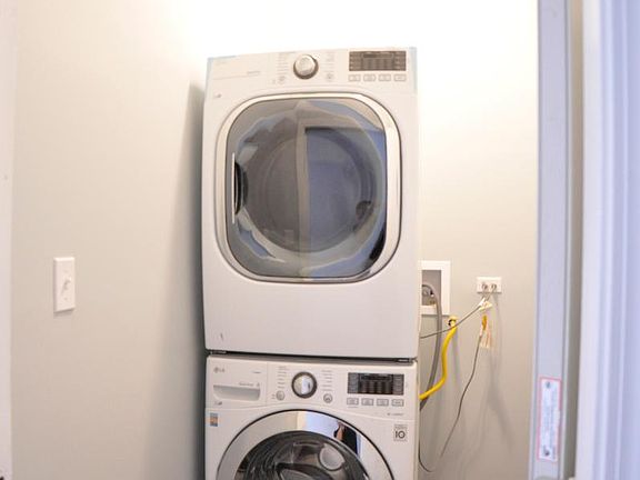 5th image of 2854 N Avers Ave APT 1