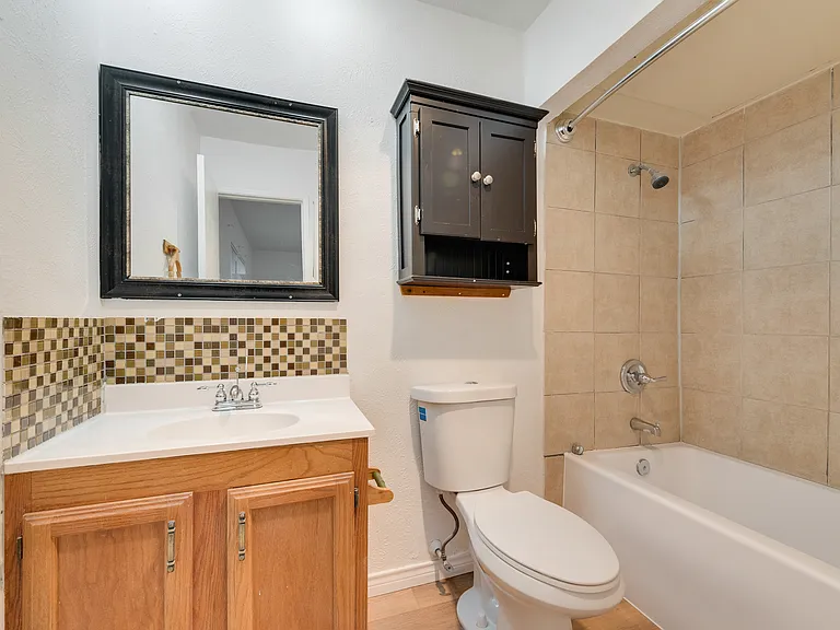 409 Forestwood Dr — Photo 11