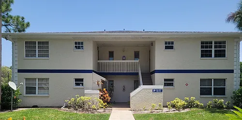 1522 SE Royal Green Cir #201 Photo 1