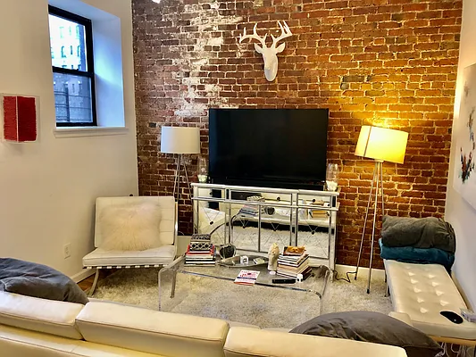 Rented by R New York | media 12