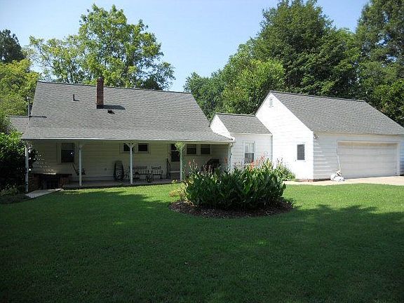 4th image of 1316 Statesville Blvd