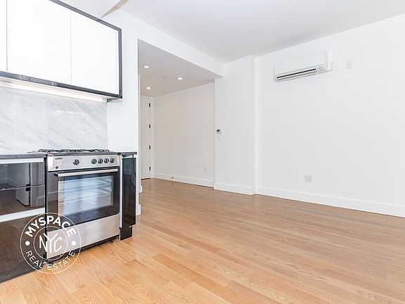 3rd image of 581 Ocean Pkwy APT 8F