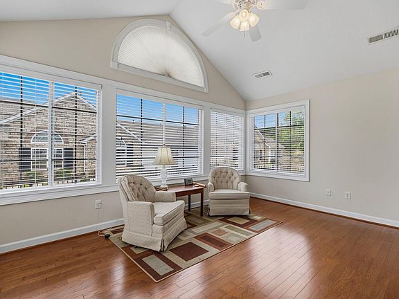 4th image of 12 Fudora Cir