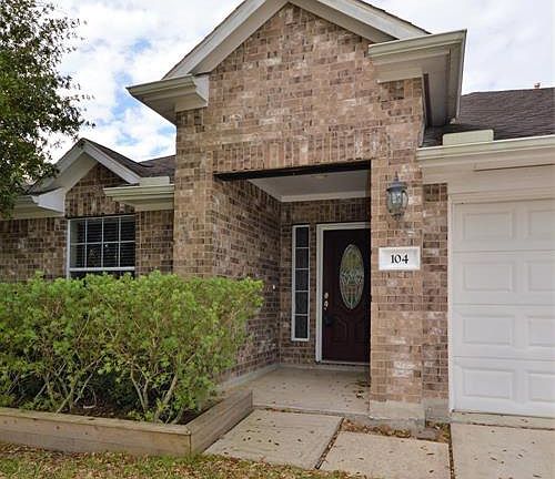 2nd image of 104 Rocky Cove Ln