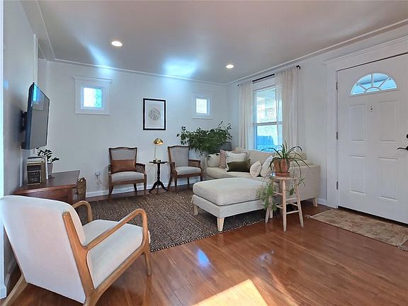 5th image of 3613 Anderson Ave