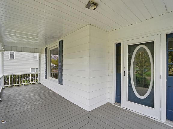 3rd image of 20390 Locust St