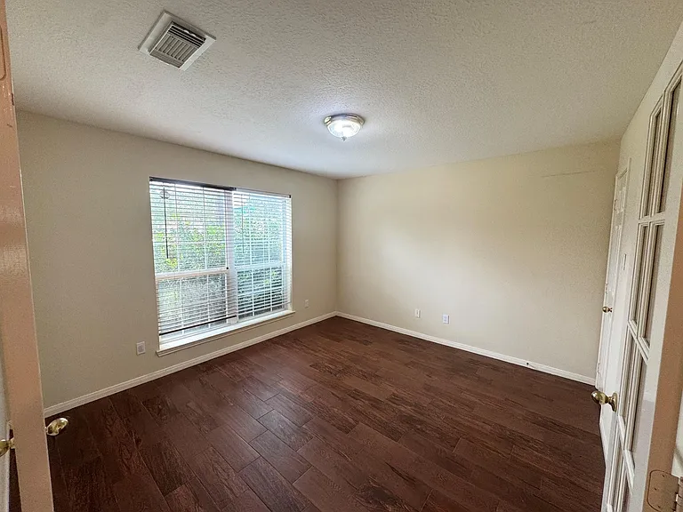 2601 Easton Springs Ct — Photo 4