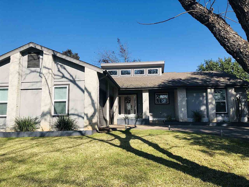 1st image of 328 San Saba St
