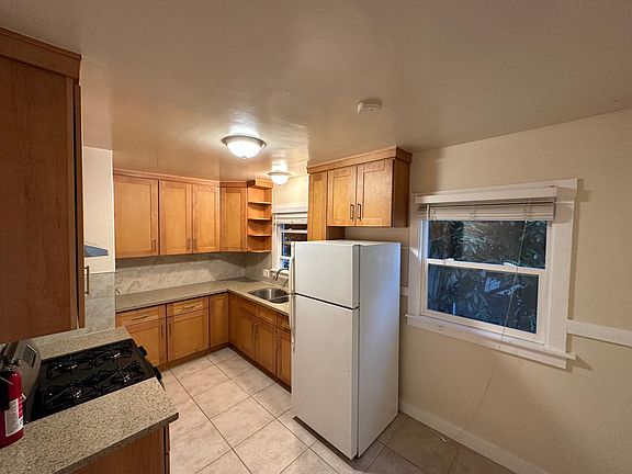 5th image of 627 Hillsborough St #1