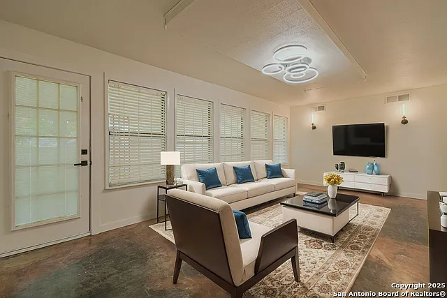4 bed, 3.0 bath, 2247 sqft, $2,185 — Photo 3