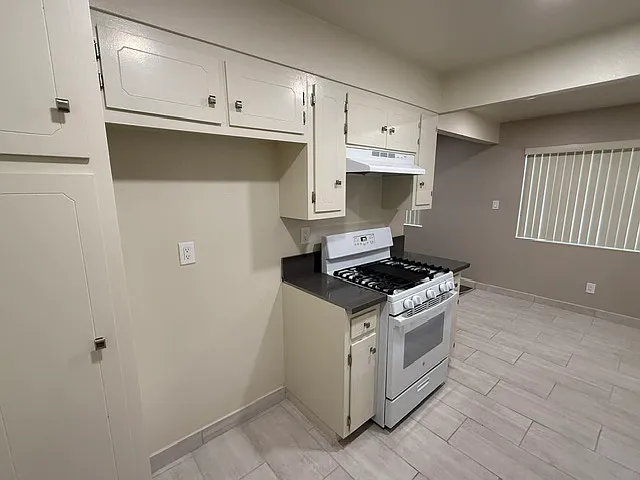 11619 Downey Ave #101 — Photo 8