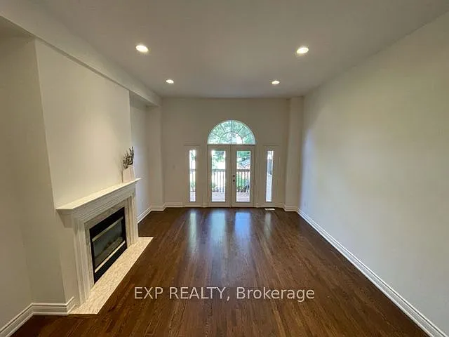 85 Brant St — Photo 2