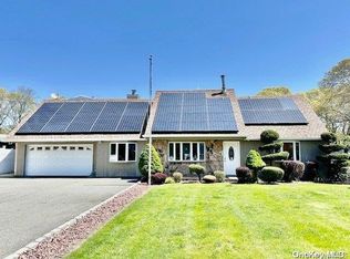 11 Mill Dr, Mastic Beach, NY 11951