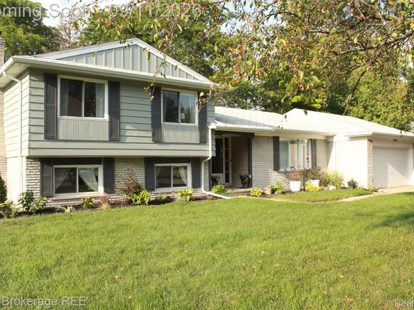 1483 Huntley Dr, Grand Blanc, MI 48439