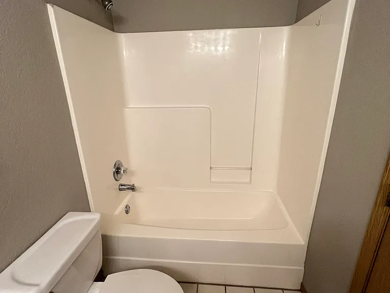 1370 N Tradition Ave — Photo 20
