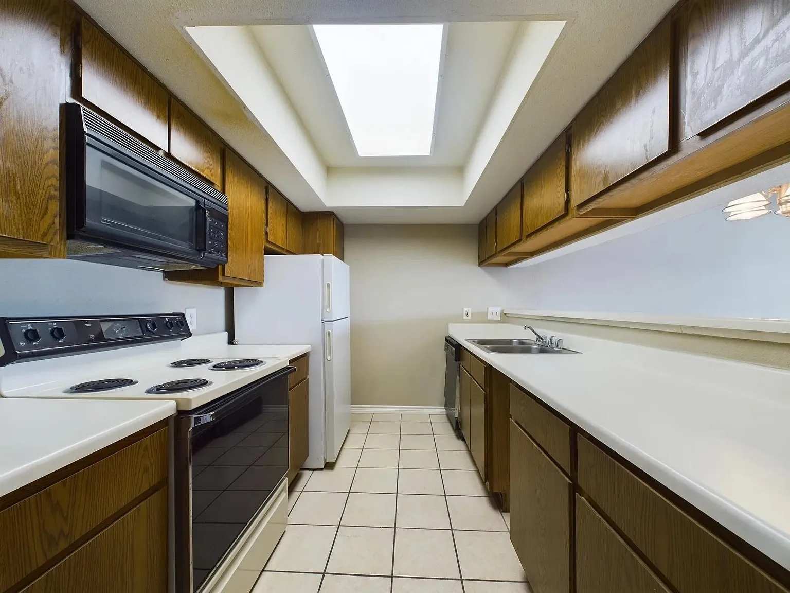 1 bed, 1.0 bath, 700 sqft, $1,200 — Photo 1