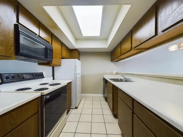 2824 S Bartell Dr APT 32, Houston, TX 77054