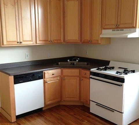 4th image of 3417 N Janssen Ave APT 2FF