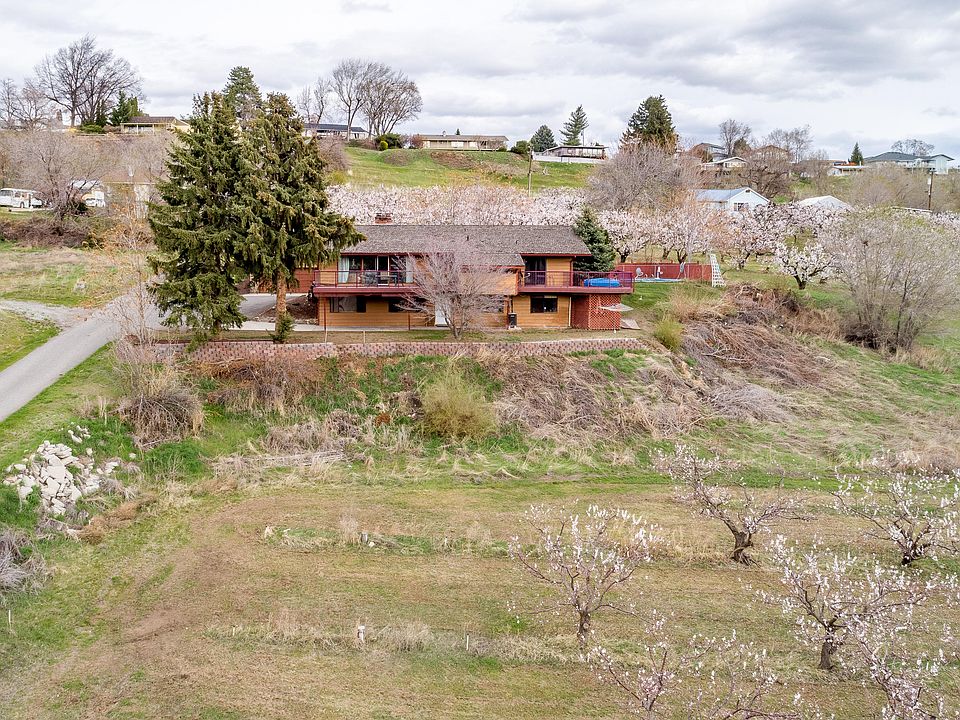 1st image of 2211 NW Cascade Ave