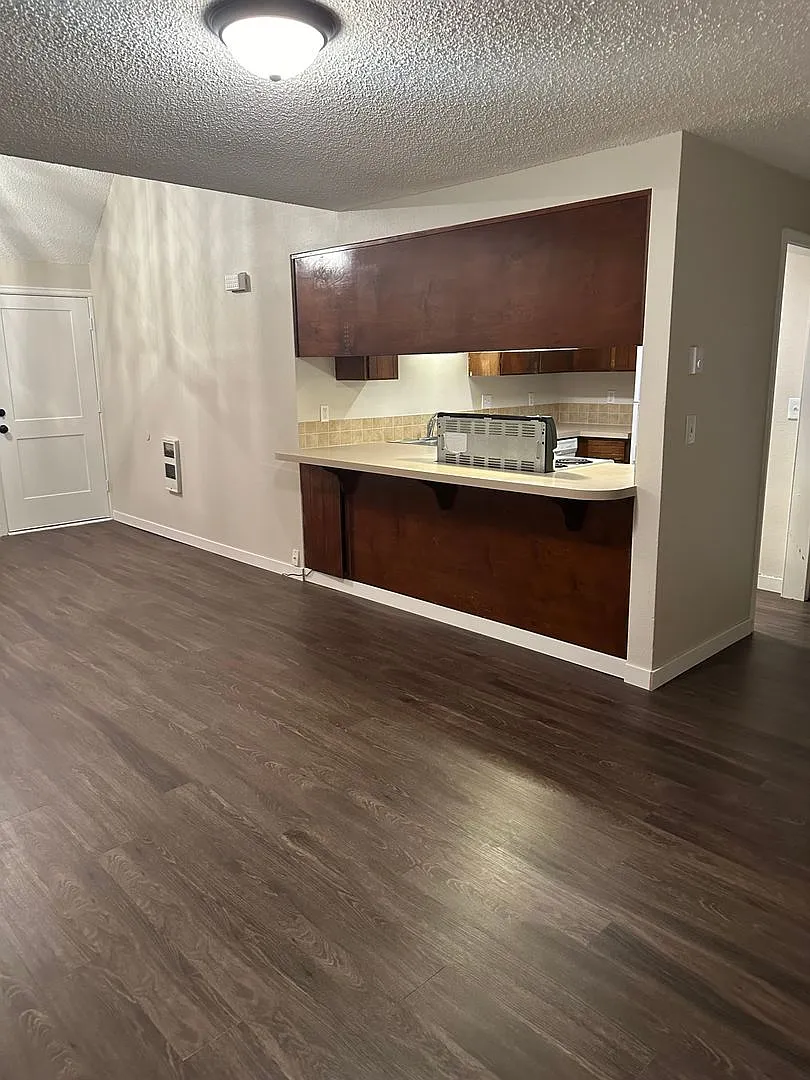 16th Ave. Condos — Photo 4