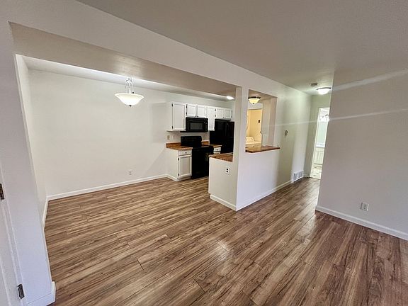 5th image of 1074 S Dearborn St APT 206