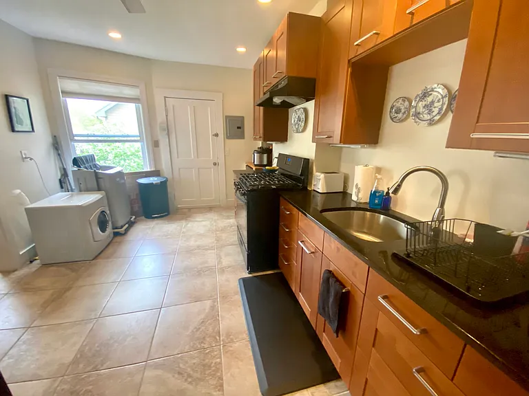 14 Fiske Pl — Photo 8