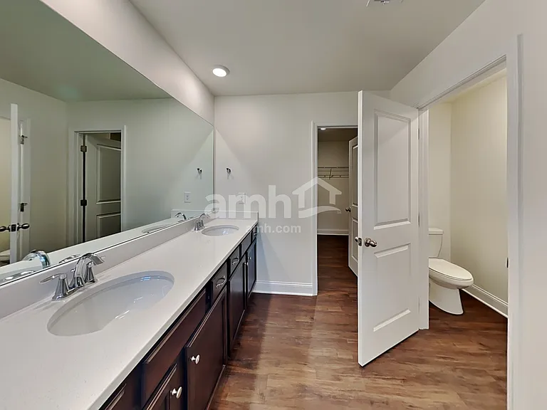 719 Carnaby Ln — Photo 12