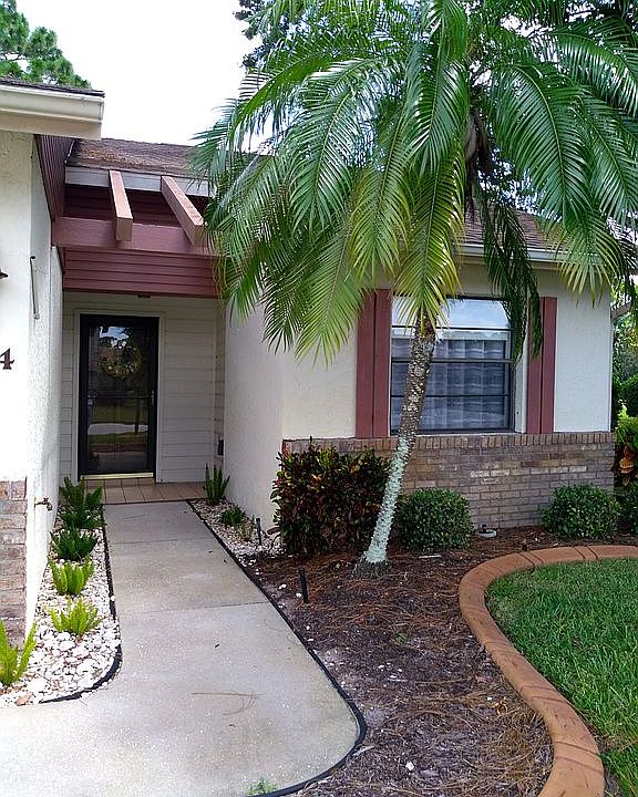 Cozy Front Villa Entry