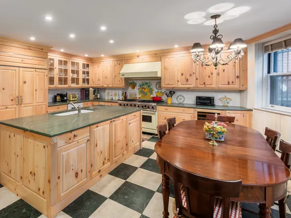 330 Convent Avenue image 8 of 17