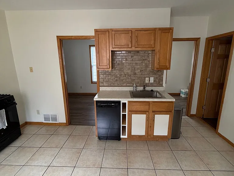 2622 N Newhall St #A — Photo 4