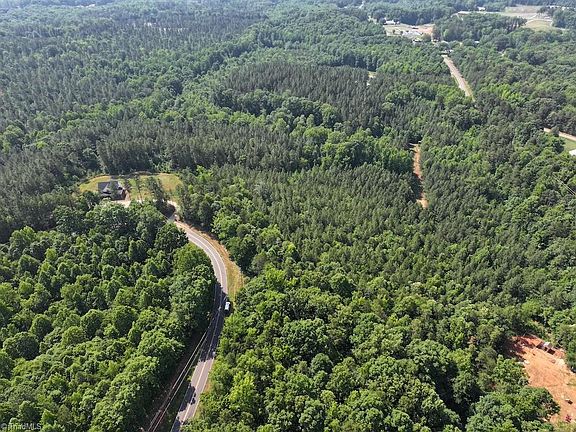 4th image of 1048 N Goat Pasture Rd