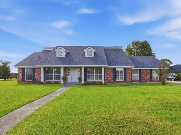 1335 S Chateau Cir, Lake Charles, LA 70605