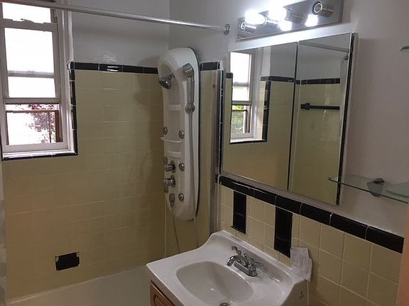 5th image of 6435 Yellowstone Blvd APT 1R