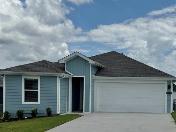 100 NW Granny Smith St, Gentry, AR 72734