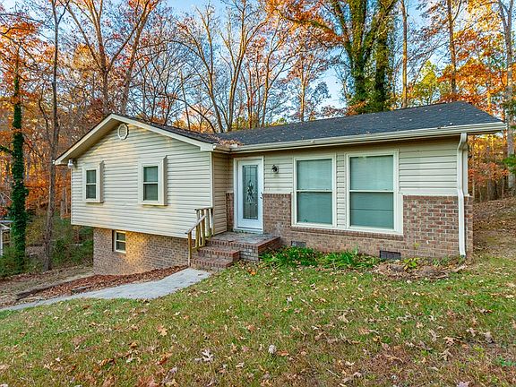 2nd image of 616 Pine Oaks Dr