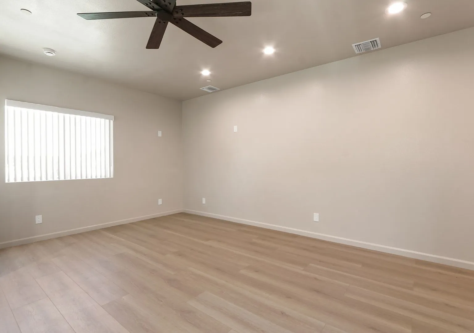 Carmenita Rd 10838 — Photo 4