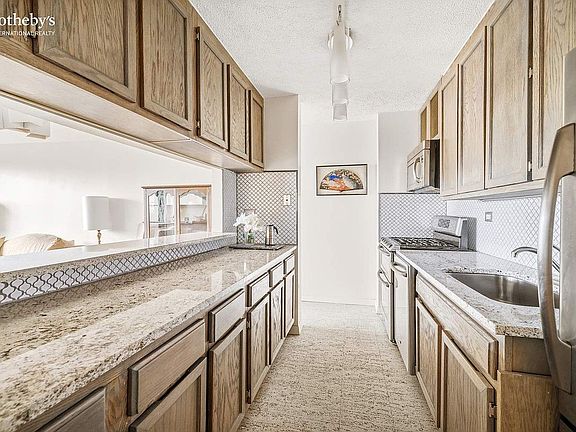 4th image of 531 Main St #1025