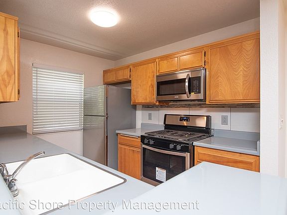 5th image of 1945 Glendon Ave #306