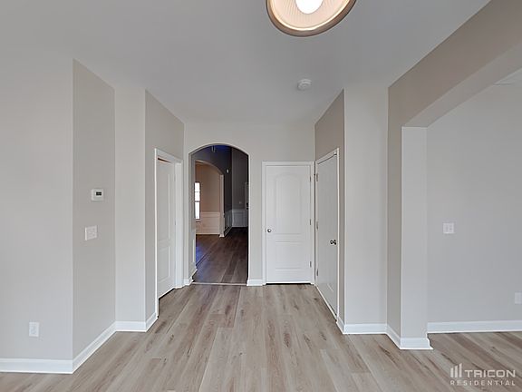5th image of 5045 Manning Dr