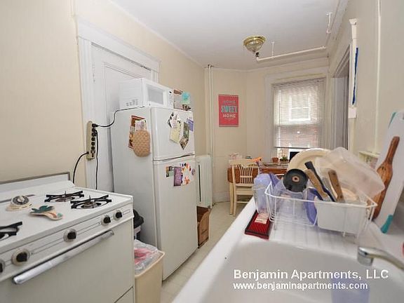 4th image of 1615 Commonwealth Ave #15G