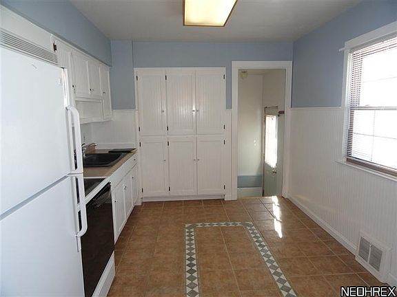 5th image of 556 Meadow Ln