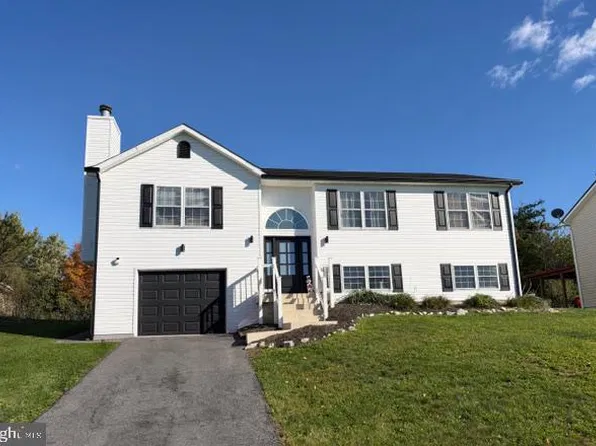 211 Universe Dr, Martinsburg, WV 25404