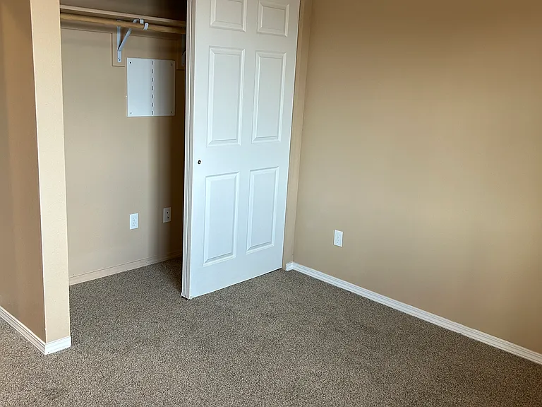 Samuelson Place Apartments — Photo 18