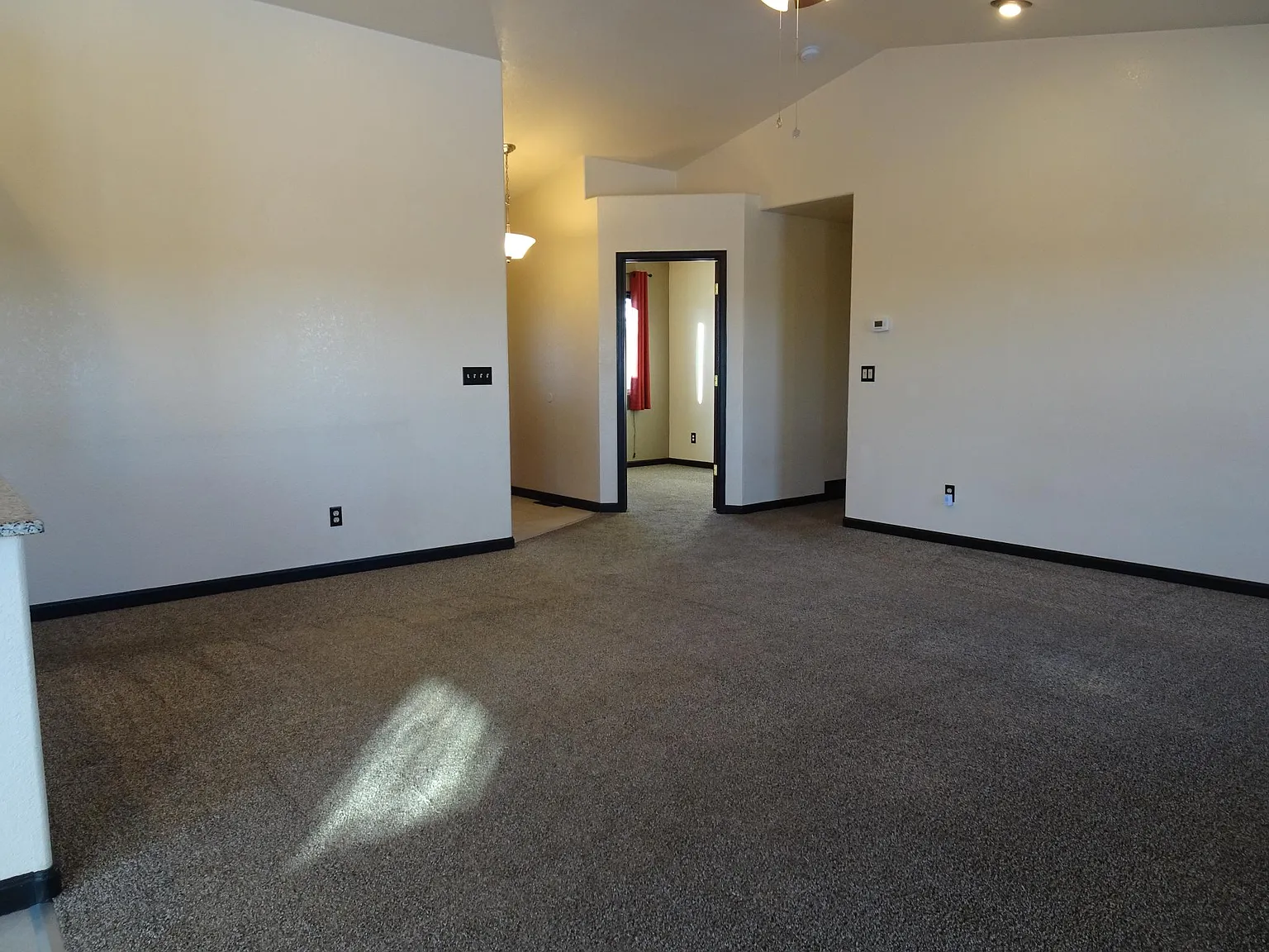 3 bed, 2591 sqft, $2,300 — Photo 2