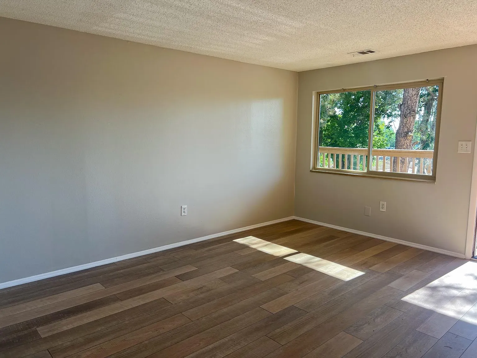 2 bed, 863 sqft, $1,599 — Photo 2
