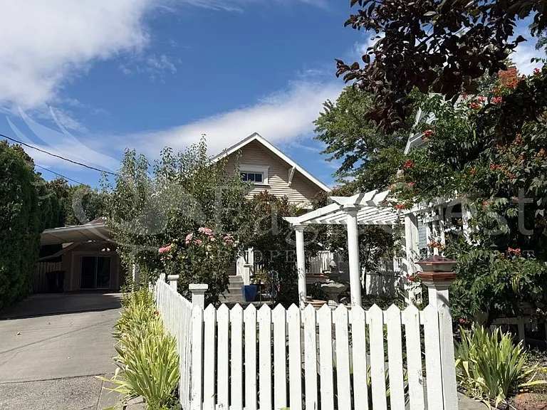 515 Newell St — Photo 2